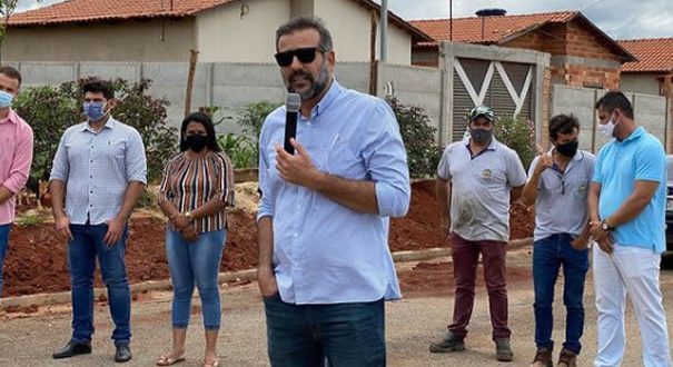 Prefeito Renato  de Castro  entrega obras de asfaltamento dos Bairros Boa Vista e Jardim do Cerrado
