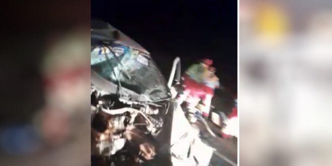 Acidente mata quatro pessoas e deixa carro destruído na BR-364, em Caçu