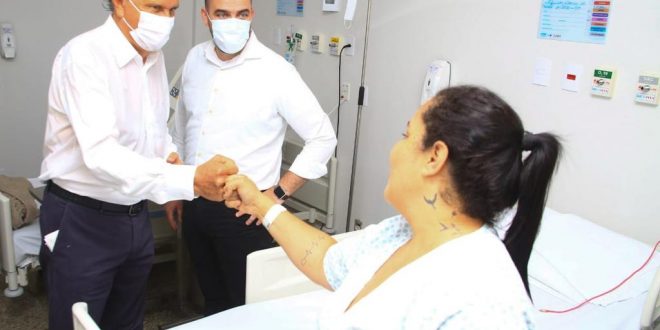 Caiado e Mendanha reafirmam parceria durante início da campanha de vacinação, em Aparecida de Goiânia