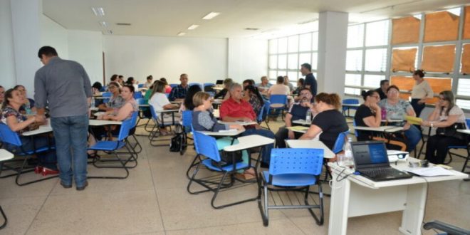 Governo Ronaldo Caiado  sanciona lei que aumenta em até 64% salário de professores temporários da rede estadual