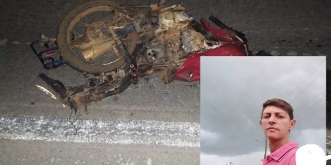 Mulher morre após colisão de moto com um carreta na BR-153 município de Nova Glória