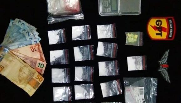 GPT de Jaraguá faz apreensão de 16 Papelotes de Cocaína e comprimidos de ecstasy