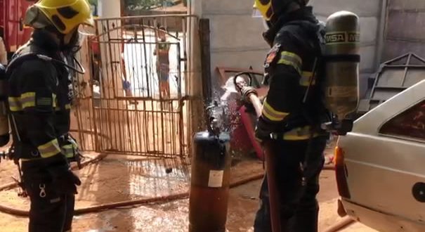 cilindro de acetileno pega fogo em uma oficina no Jardim Esperancça em Goianésia
