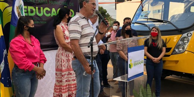 Deputado Federal José Mario visita Barro Alto para entrega de ônibus escolar