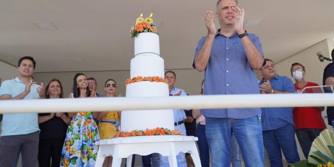 Prefeito Leonardo Menezes comanda celebração pelos 69 anos de Goianésia