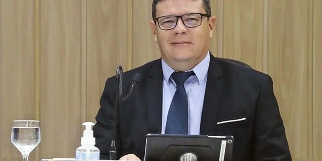Vereador Paulo Henrique denuncia o Prefeito Leozão  por má gestão na saúde em Goianésia