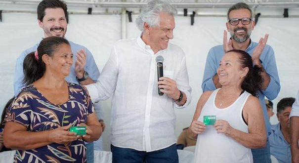 Governador Ronaldo Caiado e Renato de Castro entregam benefícios em Goianésia