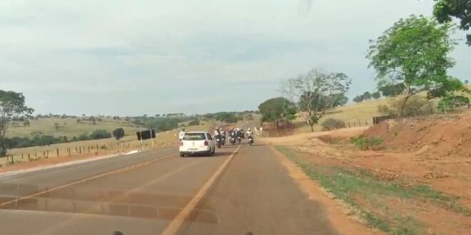 Operação Fogueteiros apreende veículos irregulares e detém condutores por praticarem manobras proibidas na rodovia