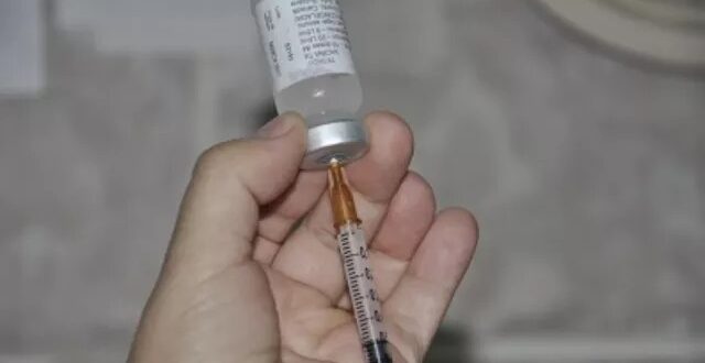 Três escolas em Goiás estão com surto de gripe, e duas mortes de estudantes são investigadas, diz Saúde