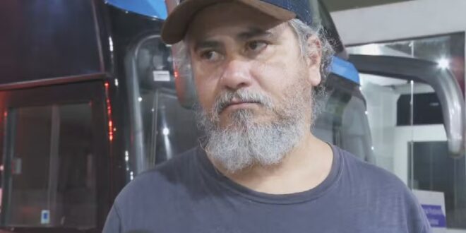 Goiano deportado dos Estados Unidos diz que foi acorrentado e que avião não tinha ar-condicionado: ‘Todo mundo começou a passar mal’