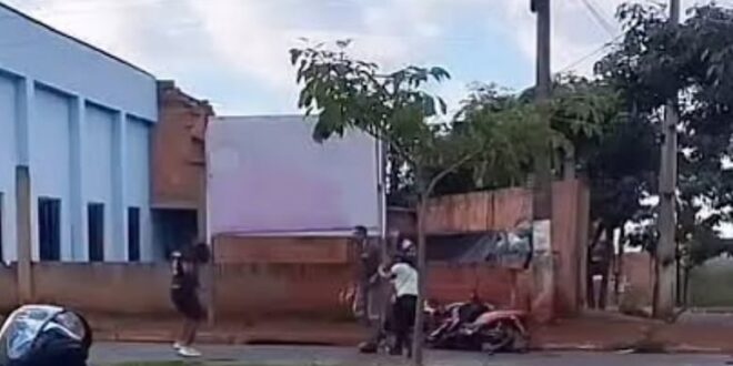 Homem flagra esposa com amante na moto que ele deu de presente no Dia das Mães