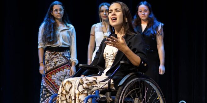 Com apoio da Câmara, peça teatral com temática de conscientização sobre a violência contra a mulher é encenada para estudantes de Goianésia