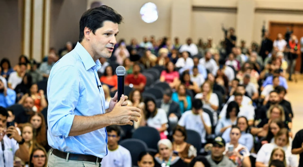 “Premiar desempenho muda o futuro do estudante e fortalece o futuro de Goiás”, diz Daniel Vilela