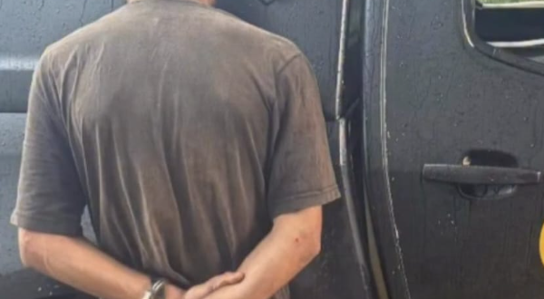 Homem é preso em Goianésia por agredir desafeto com pedradas