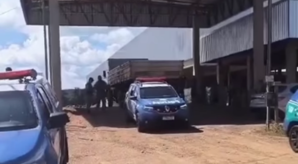 Caminhão com grande carga de drogas é apreendido pela PM em Goianésia, na saída para Ceres