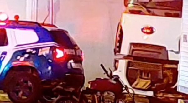 Adolescente de 15 anos morre após colisão entre motocicleta e caminhã o em Itaberaí