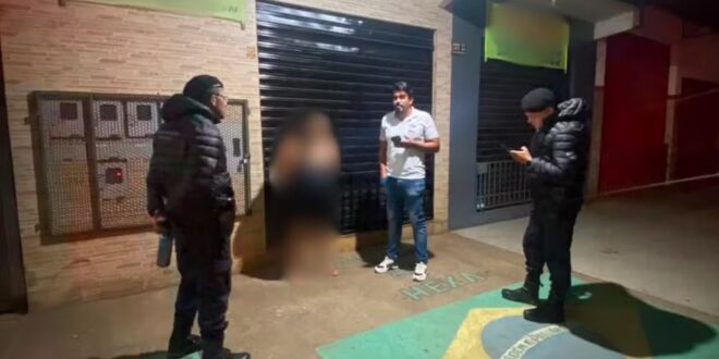Mãe encontrada em bar deixou crianças sozinhas em casa por cerca de 3 horas, diz delegado