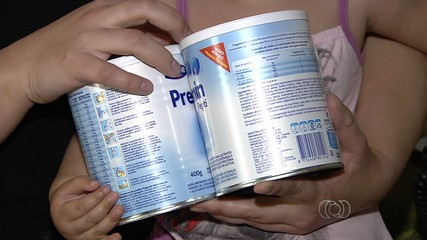 Jovem de 23 anos e que pesa 38 kg luta por leite especial, em Goiânia
