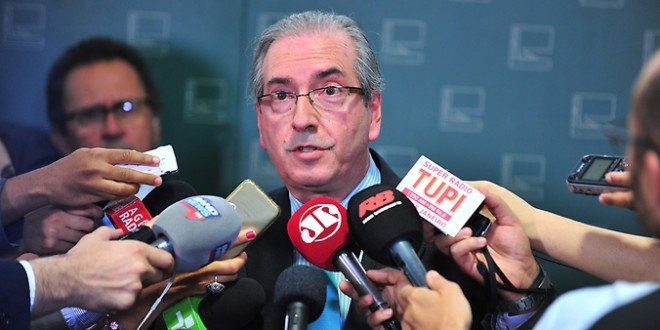 Cunha nega renúncia e aciona Supremo sobre rito de impeachment
