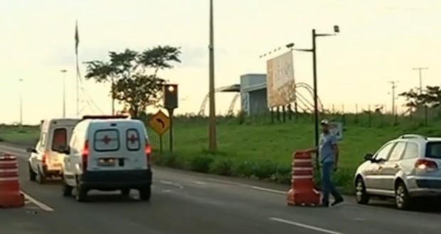 Caminhoneiros bloqueiam rodovias federais durante protesto em Goiás