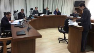 CCJ aprova projeto que altera reajustes salariais de servidores do Estado