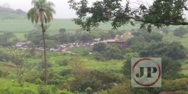Cerca de 700 pessoas do MST, ocupam fazenda em Rianápolis