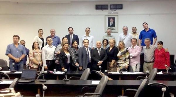 Helio de Sousa prestigia evento de educadores a distância na Assembleia Legislativa