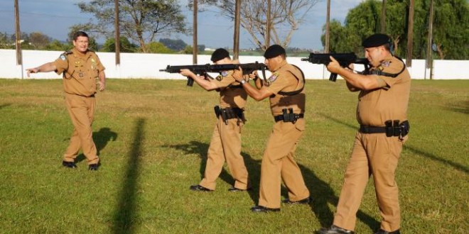 Moradores compram fuzis para polícia em cidades do Paraná