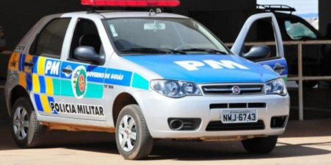Dupla é detida suspeita de negociar armas e drogas por mensagens