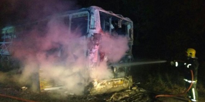 Ônibus pega fogo na BR-153, em Rianápolis ninguém ficou ferido