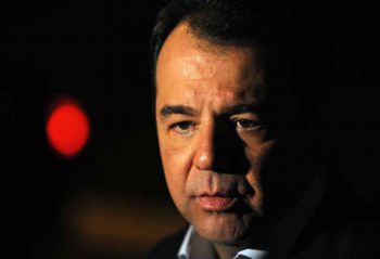Chegada de Sérgio Cabral a presídio de Bangu é comemorada
