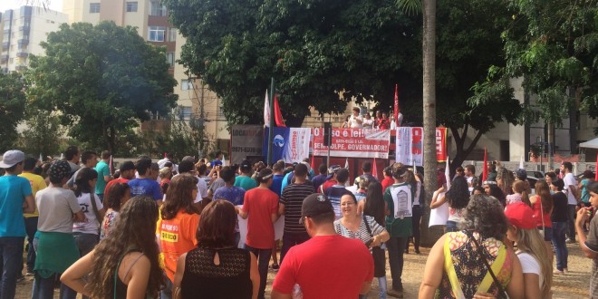 Servidores mantêm greve na rede estadual de Educação em Goiás