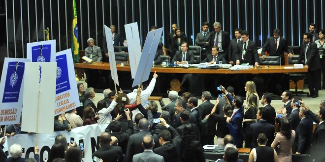 Câmara aprova proposta de reforma trabalhista; texto segue para o Senado