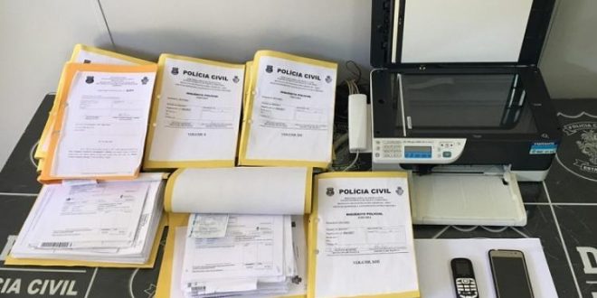 Dupla é suspeita de fraudar pagamento de 600 processos de cadastro de autoescolas no DETRAN-GO