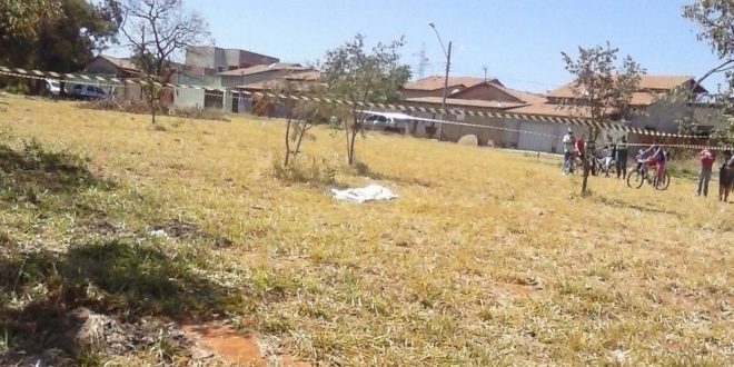 Adolescente é encontrada morta em praça de Goiânia