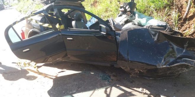 Motorista morre após bater de frente contra caminhão na BR-364, em Goiás