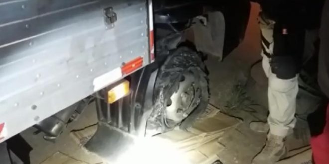 Dezenas de veículos ficam com pneus estourados na BR -153 entre Jaraguá e Uruaçu