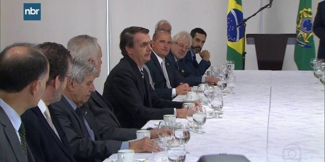 Saiba como deputados reagiram à fala de Bolsonaro de que pode ceder na reforma da Previdência