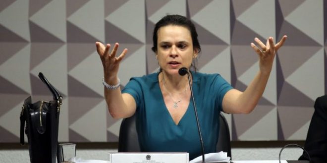 Irritada com Bolsonaro, Janaína Paschoal (PSL-SP) vai ao twitter criticar PSL