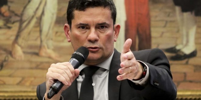 Bolsonaro diz que vai indicar Sérgio Moro para vaga no STF
