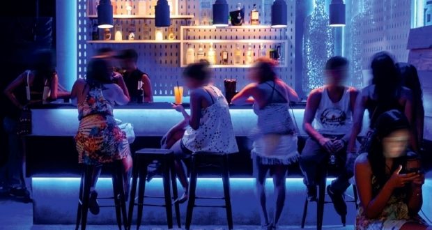 Projeto obriga bares de Goiás a ajudarem mulheres vítimas de assédio no local