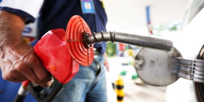 Gasolina vai subir 4% nas refinarias a partir de quinta-feira