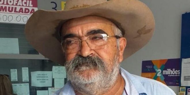 Pecuarista ganhador da Mega da Virada vai a lotérica agradecer a funcionária