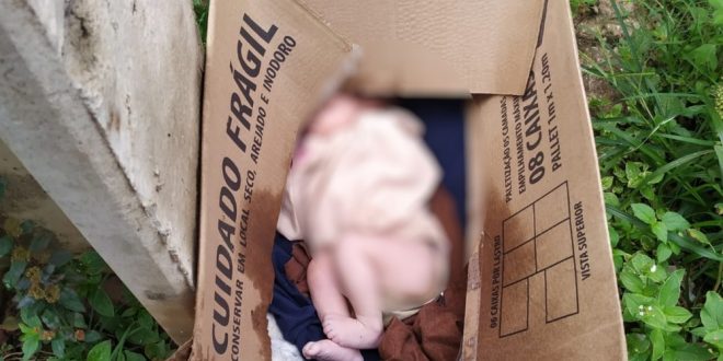 Recém-nascido é encontrado dentro de caixa de papelão deixada em calçada de Goiânia