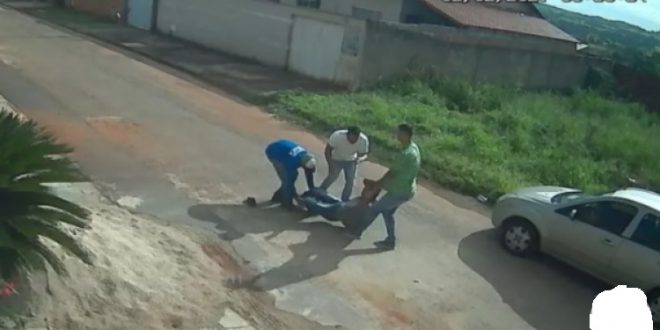 Dupla é presa suspeita de torturar e matar homem a mando do patrão após suposto furto de potes de tempero Publicado em 08 de fevereiro de 2021 às 20h 24min