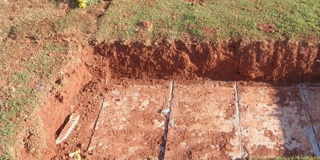 Homem descobre que caixão da mãe sumiu do túmulo ao enterrar o corpo da mulher em Cidade Ocidental