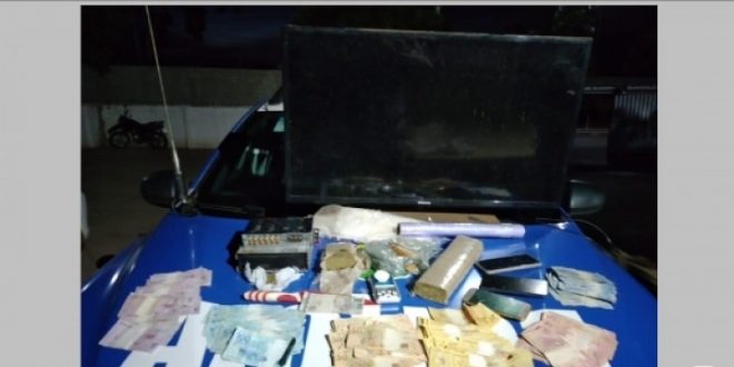Após denúncia de tráfico e aglomeração, polícia prende suspeito com drogas e dinheiro em Nova Glória