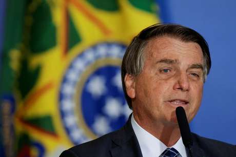 Flávio diz que Jair Bolsonaro foi para UTI e intubado como precaução