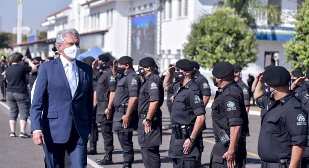 Caiado anuncia promoção de policiais durante aniversário de 163 anos da PM e formatura de novos oficiais