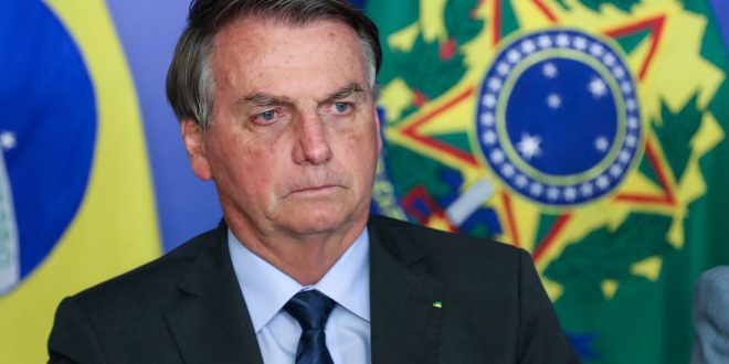 Bolsonaro veta projeto que facilitaria acesso a remédios orais contra câncer, informa Planalto